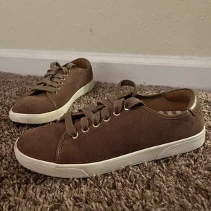 Vionic Low Top Shoes Womens Size 6 Tan Suede Brinley VS339